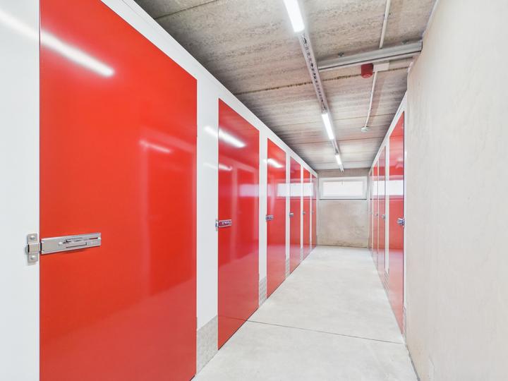 Mantu noliktavu koridors pagrabā